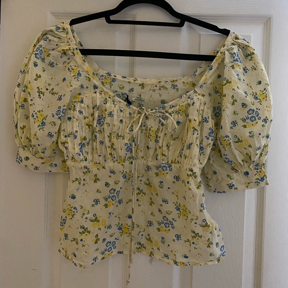 🌺Beautiful Vintage Flower Blouse🌺